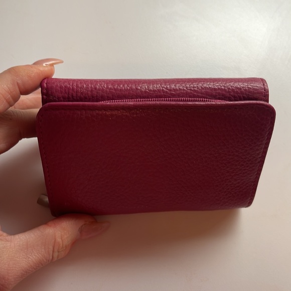 Beautiful Genuine Leather Wallet - snap closure with zip change pocket - Picture 8 of 8